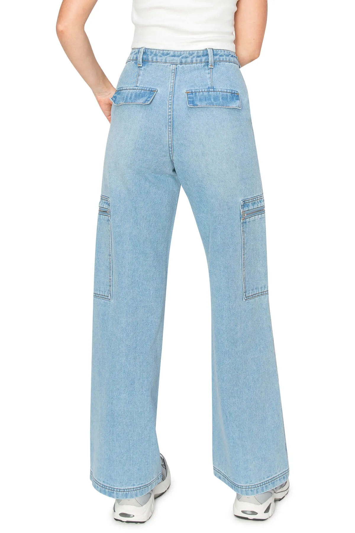 Low Rise Wide Leg Cargo Jeans - Light Wash