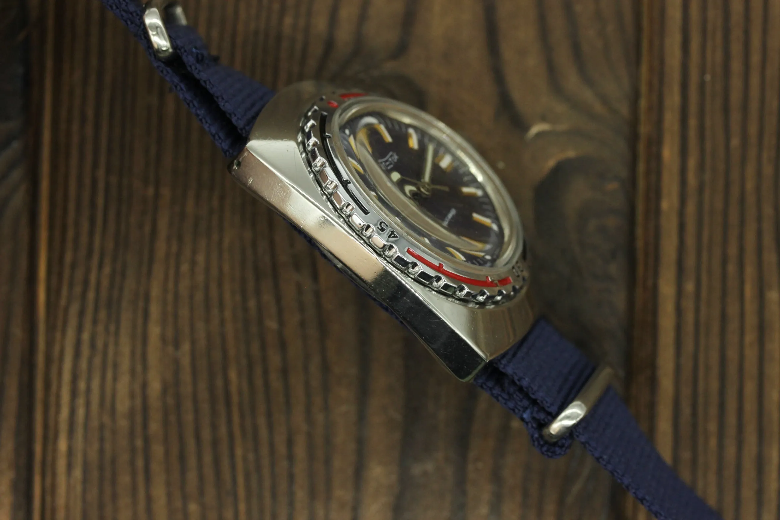Soviet mechanical men's watch VOSTOK Barrel 2209 Amphibian