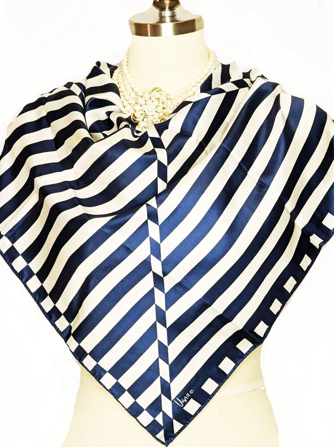 VINTAGE 60S 70S VERA NAVY AND WHITE NAUTICAL LOOK SCARF